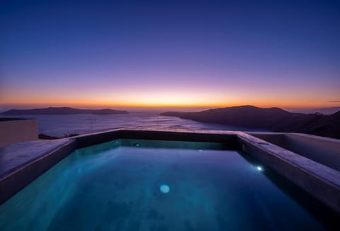 Property building, Hot Tub, Sunset