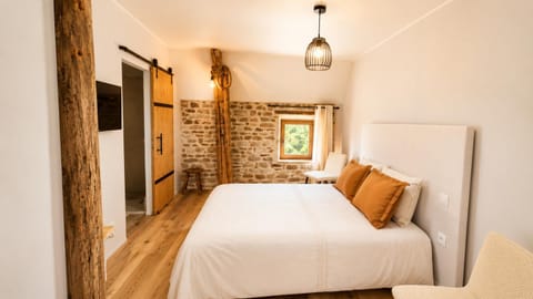 TV and multimedia, Photo of the whole room, Bedroom