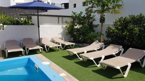 Kleine Ferienanlage mit Pool, Spielplatz & Boule im Zentrum Copropriété in Tías