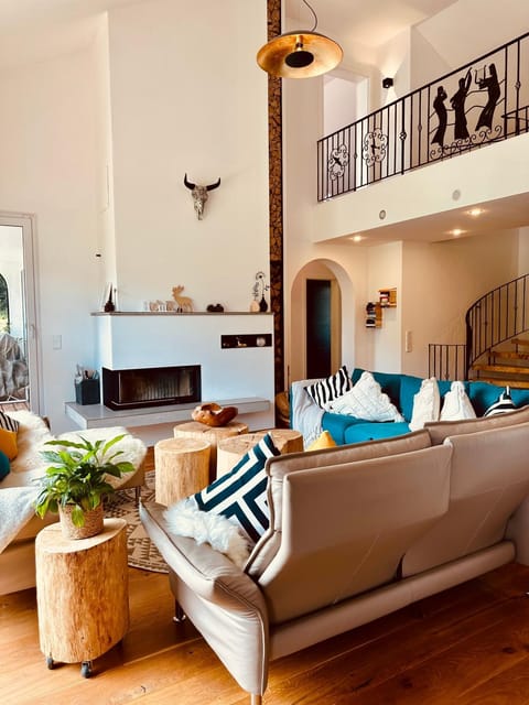 Living room, Seating area, fireplace