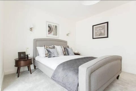 Stunning 3 Bedroom Duplex By Kings Cross & Camden Haus in London Borough of Islington