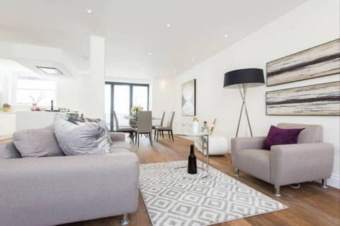 Stunning 3 Bedroom Duplex By Kings Cross & Camden Haus in London Borough of Islington