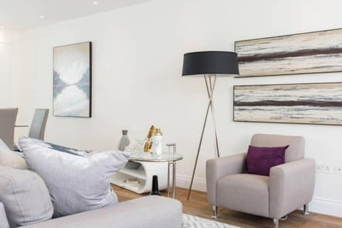 Stunning 3 Bedroom Duplex By Kings Cross & Camden House in London Borough of Islington