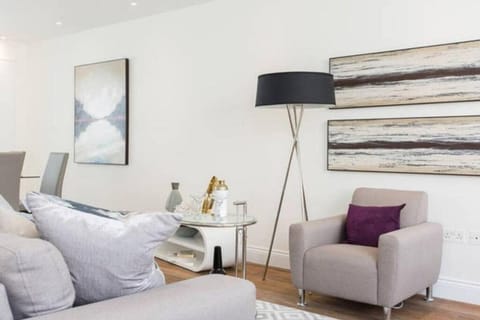 Stunning 3 Bedroom Duplex By Kings Cross & Camden Haus in London Borough of Islington