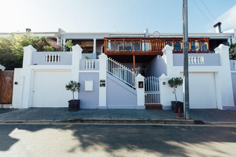 Facade/entrance, Area and facilities