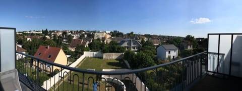 Balcony/Terrace, Street view
