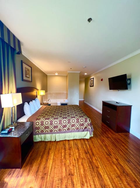 Harbor Inn & Suites Hotel in Santa Ana