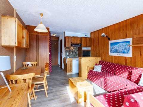 Agréable appartement, proche des pistes, balcon, casier à skis - FR-1-355-23 Apartment in Les Allues