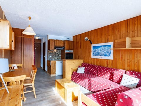 Agréable appartement, proche des pistes, balcon, casier à skis - FR-1-355-23 Apartment in Les Allues