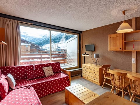 Agréable appartement, proche des pistes, balcon, casier à skis - FR-1-355-23 Apartment in Les Allues