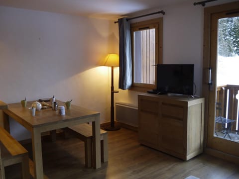 Appartement familial avec balcon et WIFI à Méribel - FR-1-355-98 Apartment in Les Allues