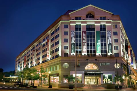 Embassy Suites by Hilton Washington DC Chevy Chase Pavilion Hôtel in Bethesda