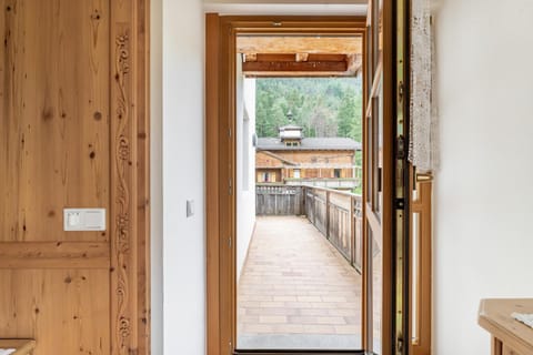View (from property/room), Balcony/Terrace, Garden view