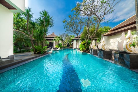 Luxury Thai Style Swimming Pool Villa, Private housekeeper,6 Bedrooms Chalet in Pattaya City