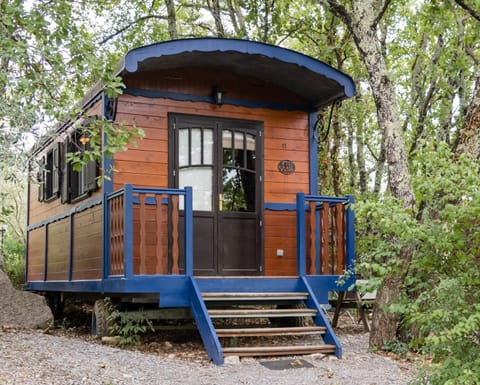 Roulottes et Cabanes de Saint Cerice Campground/
RV Resort in Provence-Alpes-Côte d'Azur