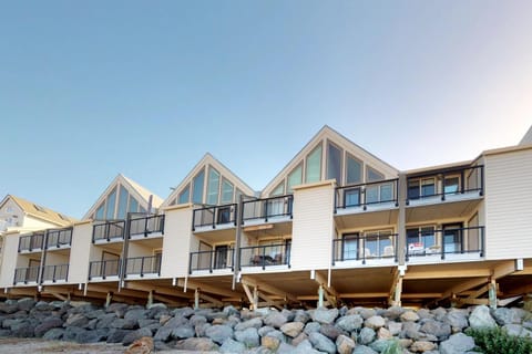 ​Rock Creek Inn Vacation Condos Apartment in Rockaway Beach