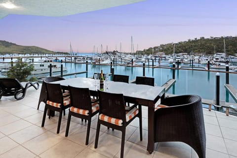 Pavillion 3 Absolute Waterfront 4 Bedroom 2 Lounge Room Plunge Pool + Golf Buggy Copropriété in Whitsundays