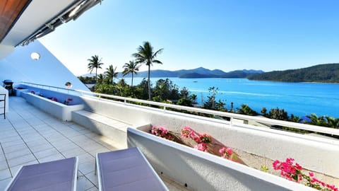 Bella Vista E9 - Ocean View Spacious 2 Bedroom with golf buggy Eigentumswohnung in Whitsundays