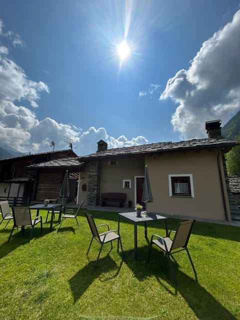 L'Abreny Bed and Breakfast in Aosta Valley, Italy