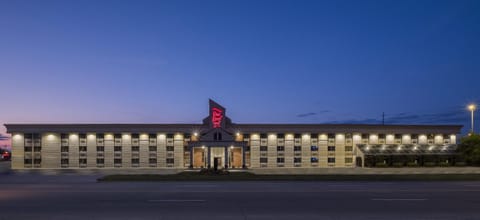 Red Roof Inn & Suites Cleveland - Elyria Motel in Lake Erie