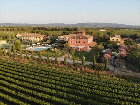 Property building, Day, Natural landscape, Bird's eye view, Pool view, Swimming pool