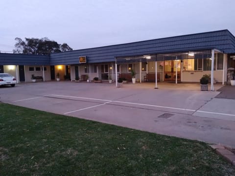 City Park Motel and Apartments Motel in North Wagga Wagga