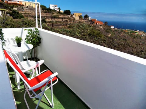 Natural landscape, BBQ facilities, Balcony/Terrace, Mountain view, Sea view