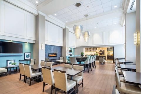 Hampton Inn & Suites by Hilton Toronto Airport Hotel in Toronto
