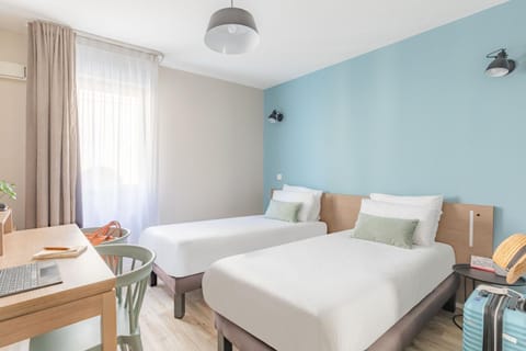 Bed, Seating area, Bedroom