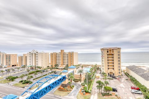 Crystal Towers Condominio in West Beach