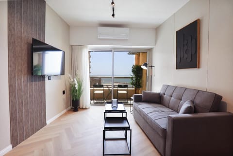 Communal lounge/ TV room, TV and multimedia, Living room, Seating area, Sea view, air conditioner