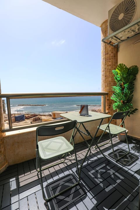 Patio, Day, Natural landscape, View (from property/room), Balcony/Terrace, Dining area, Sea view