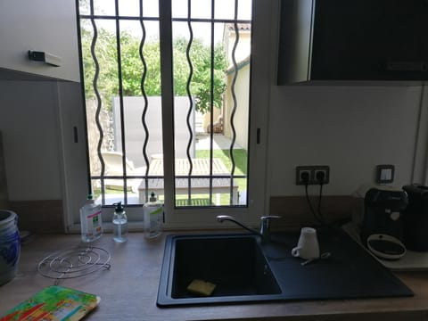 Chambre avec tout le confort d'un appartement Übernachtung mit Frühstück in Villeneuve-lès-Avignon