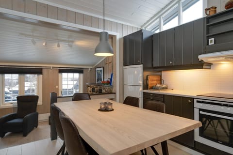 Dining area, kitchen