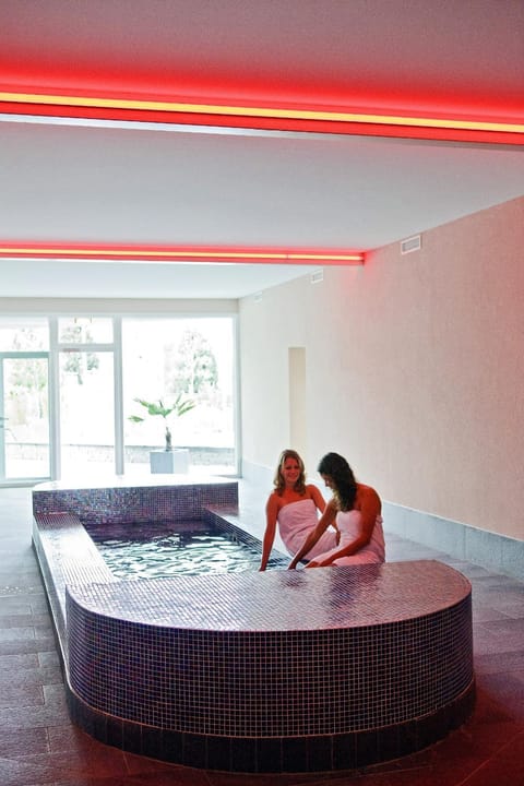 Hot Tub, Spa and wellness centre/facilities