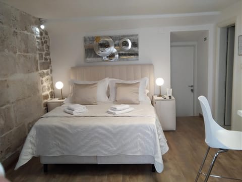 Bed, Seating area, Bedroom
