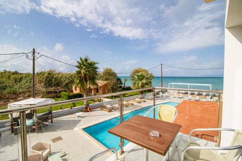 Balcony/Terrace, Pool view, Sea view