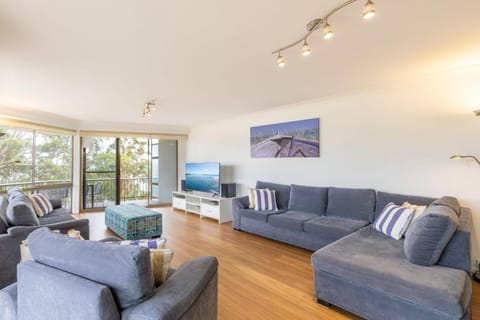 Skyline, 4,12 Thurlow Avenue - Unit with stunning views, air conditioning and Wi-Fi Apartment in Nelson Bay