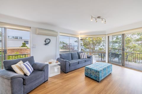 Skyline, 4,12 Thurlow Avenue - Unit with stunning views, air conditioning and Wi-Fi Apartment in Nelson Bay