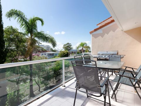 Frangipani 3 great townhouse with air con Casa in Shoal Bay
