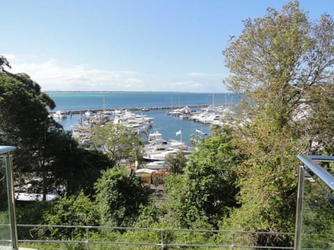 Paradiso, 3,4 Laman Street - Unit with water views, aircon, pool and in the heart of town Condominio in Nelson Bay