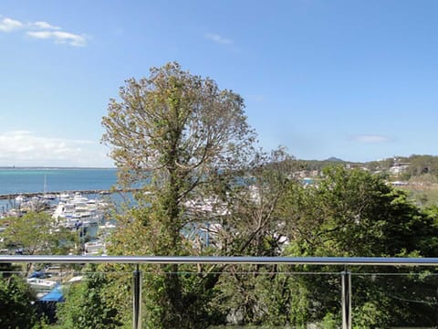 Paradiso, 3,4 Laman Street - Unit with water views, aircon, pool and in the heart of town Condo in Nelson Bay
