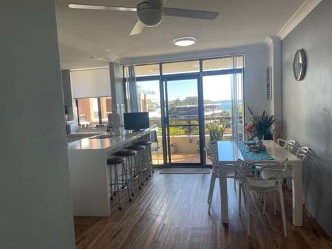 The Commodore, 23,9-11 Donald Street - Delightful unit with gorgeous water views, air con and wi-fi Apartment in Nelson Bay