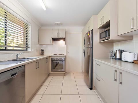 1,8 Christmas Bush Avenue - Comfortable townhouse, close proximatey to Dutchie's Beach and Nelson Bay CBD House in Nelson Bay