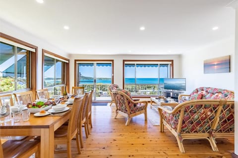 10 Garuwa Street - Fabulous Fingal Bay water views House in Fingal Bay