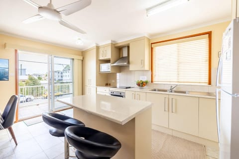 3 Tomaree Street cute 4 bedroom house with aircon in the heart of town Casa in Nelson Bay