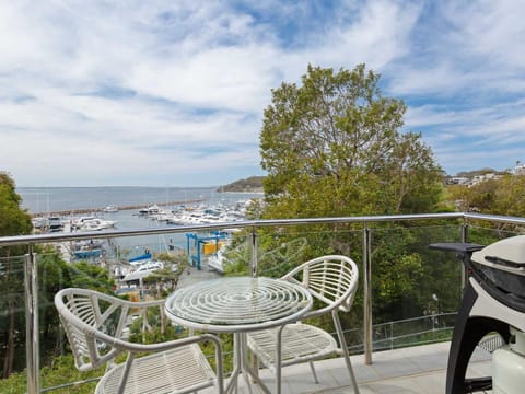 Paradiso, 2,4 Laman Street - Unit with stunning water views Air Con and pool Condominio in Nelson Bay