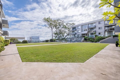 The Poplars, 15,36 Magnus Street - Unit in a great complex with a pool and close to town Apartment in Nelson Bay