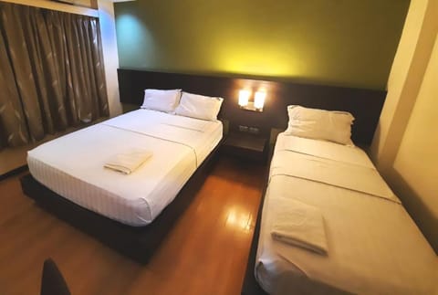 Lorenzzo Suites Hotel Makati Hotel in Pasay