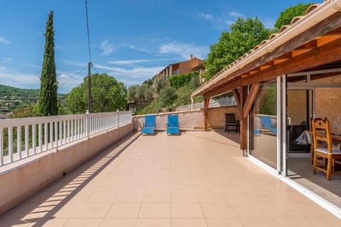 Property building, Balcony/Terrace, Living room